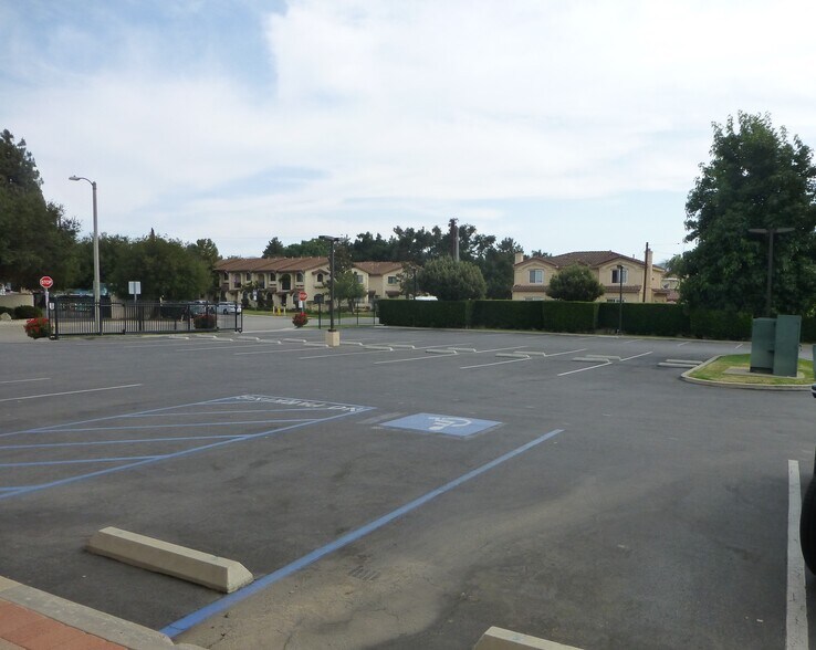 More Photos Of 3262 E Thousand Oaks Blvd, Westlake Village Storefront Retail Office For Lease