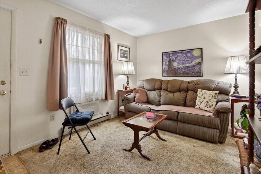 More Photos Of 990 Chicago Ave, Harrisonburg Apartments For Sale