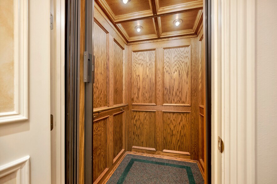 More Photos Of 504 N Euless Main St, Euless Carwash For Sale