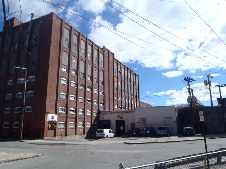 More Photos Of 209 Weeden St, Pawtucket Warehouse For Lease