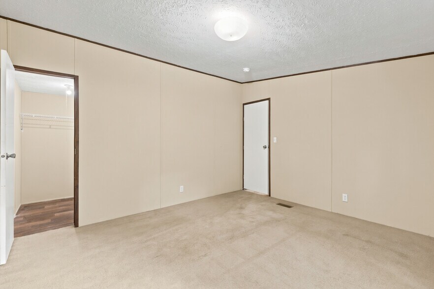 More Photos Of 7362 Washington Ave, Montgomery Flex For Sale