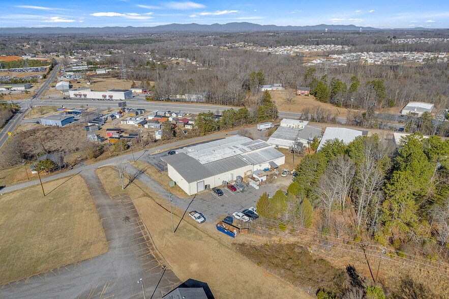 More Photos Of 110 Lee Joyal Rd, Duncan Service For Lease