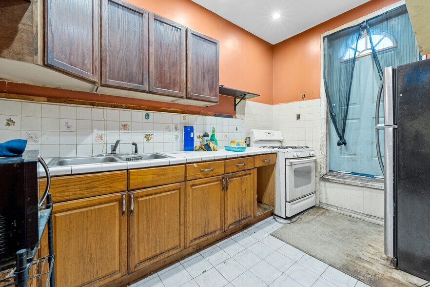 More Photos Of 108 Veronica Pl, Brooklyn Land For Sale