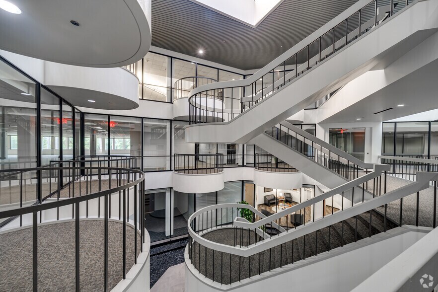 More Photos Of 110-140 Cypress Station Dr, Houston Unknown For Lease