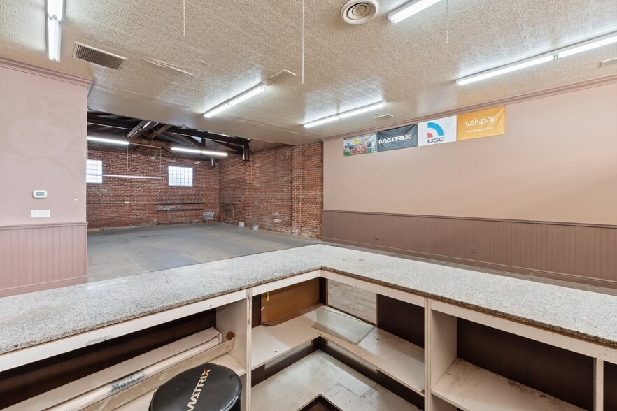 More Photos Of 1100 N Fresno St, Fresno Service For Sale