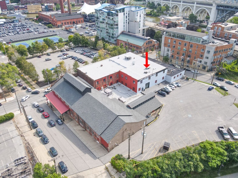 More Photos Of 2111 Center St, Cleveland Freestanding For Lease