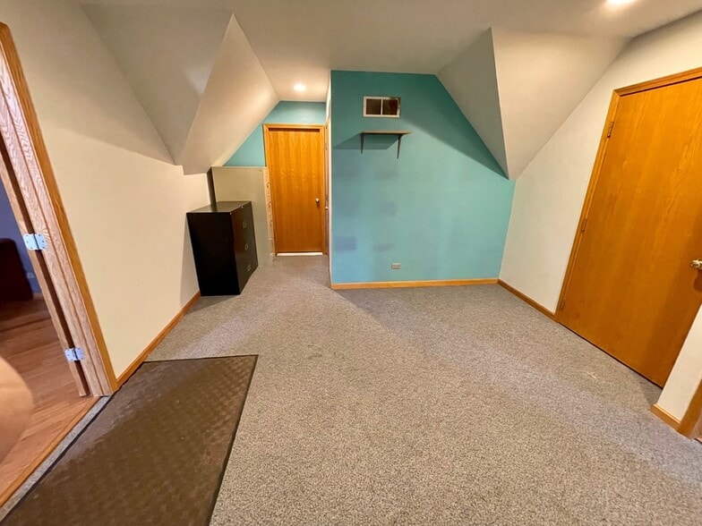 More Photos Of 1595 Weld Rd, Elgin Office For Lease