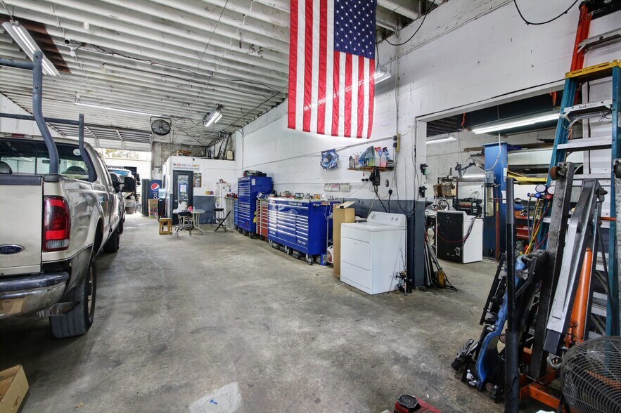 More Photos Of 313 SW 13th Ave, Pompano Beach Service For Lease