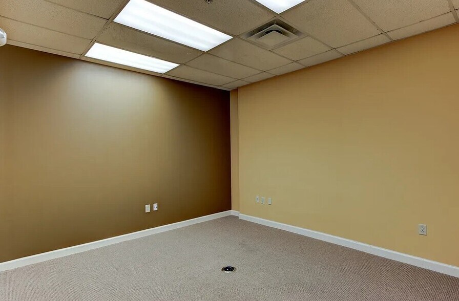 More Photos Of 312 W 1st St, Sanford Office For Lease