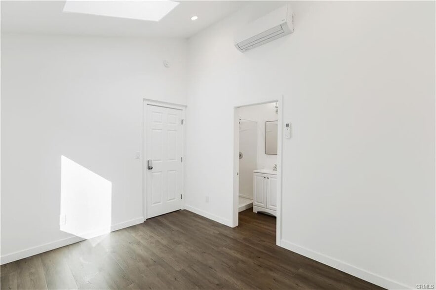 More Photos Of 552 N Cambridge St, Orange Multifamily For Sale