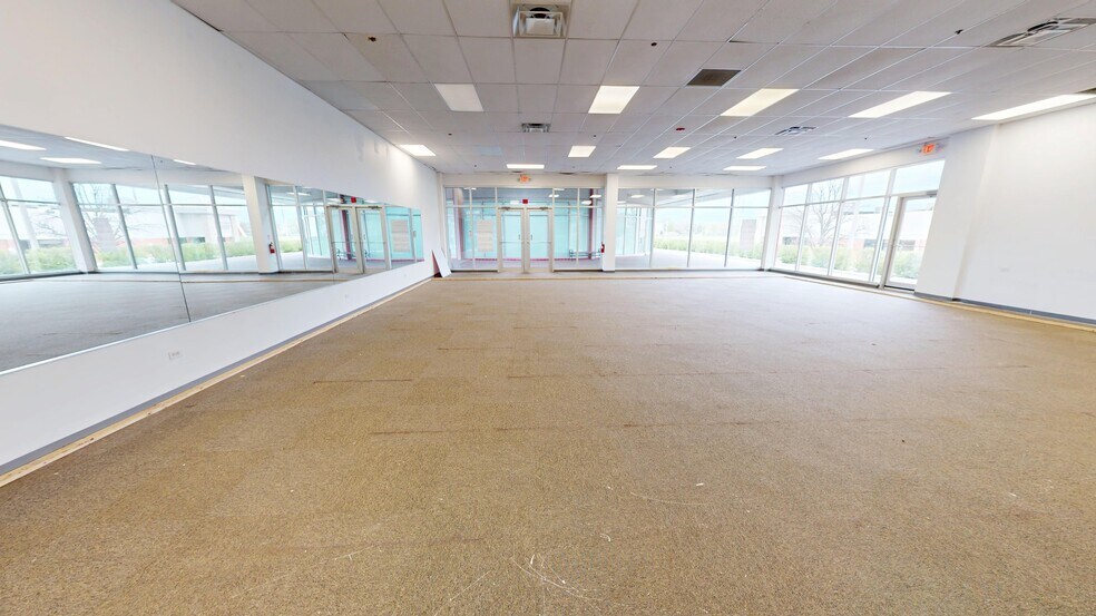 More Photos Of 5-25 E Golf Rd, Arlington Heights General Retail For Lease