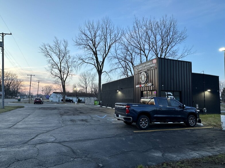 More Photos Of 3392 S Huron Rd, Bay City Storefront For Sale