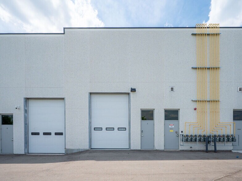 More Photos Of 465 Harry Walker Pky S, Newmarket Warehouse For Sale