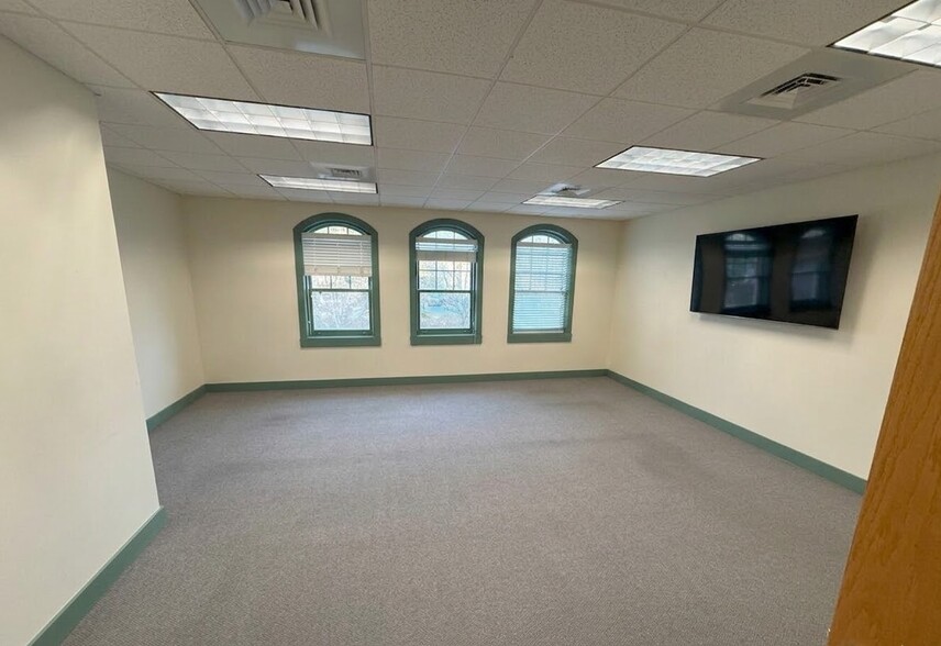 More Photos Of 61 N Main St, Branford Bank For Lease