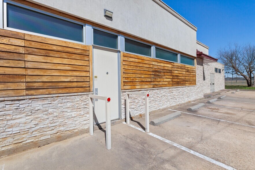 More Photos Of 102 Clinton Center Dr, Clinton Restaurant For Sale