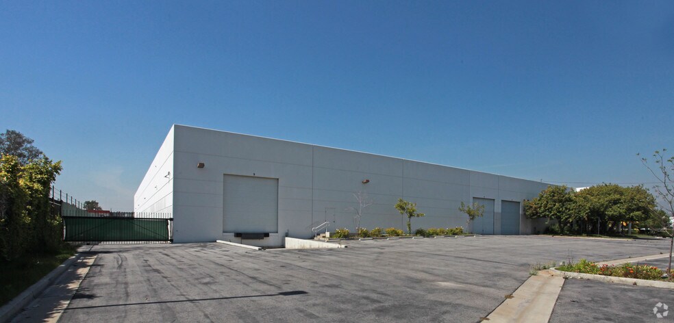More Photos Of 11915-11937 Wicks St, Sun Valley Warehouse For Lease
