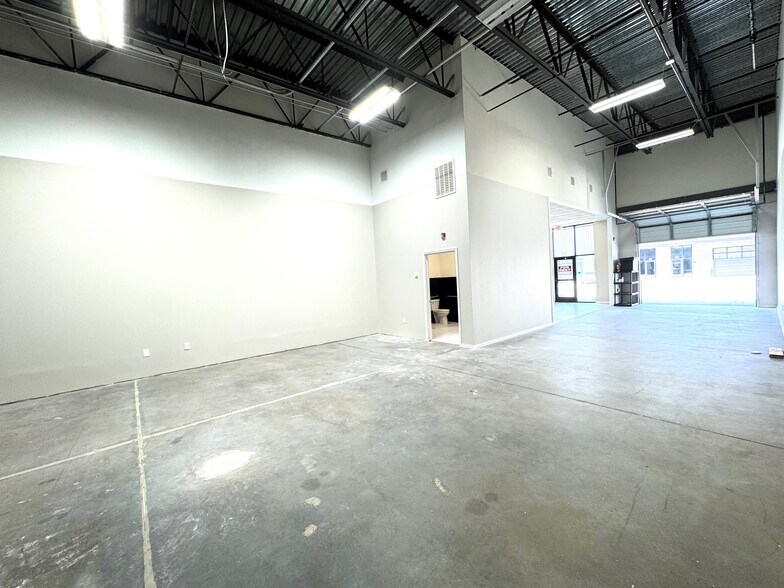 More Photos Of 4215 S Main St, Stafford Showroom For Sale