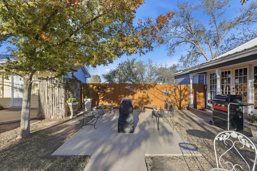 More Photos Of 201 N State St, Fort Davis Hotel For Sale