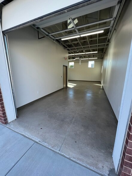 More Photos Of 4480 Alpha Rd, Dallas Flex For Lease