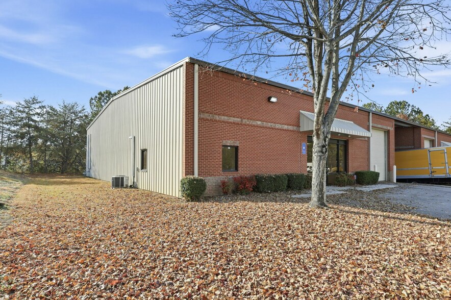 More Photos Of 2417 Hilton Way, Gainesville Warehouse For Lease