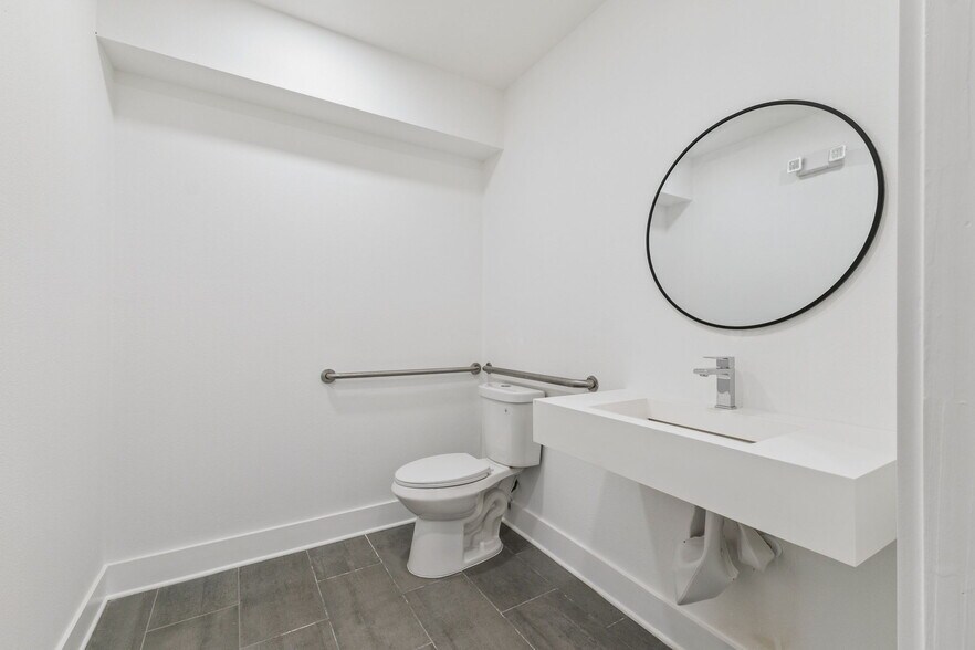 More Photos Of 557 W Plant St, Winter Garden Office For Sale