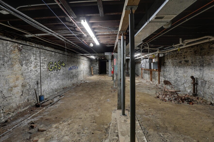 More Photos Of 516 Maine St, Quincy Flex For Sale