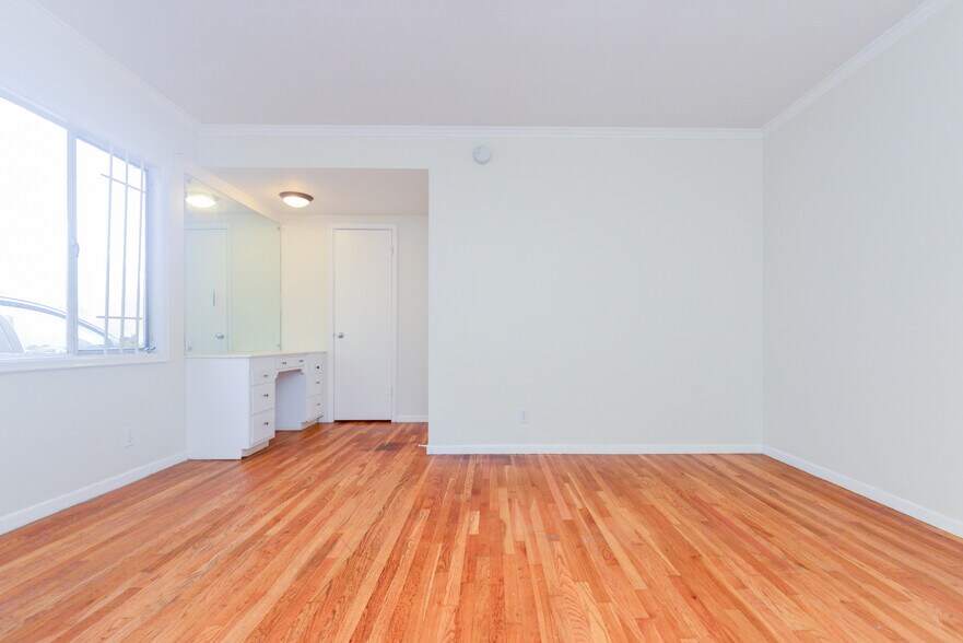 More Photos Of 3520-3530 W 5th St, Los Angeles Apartments For Sale