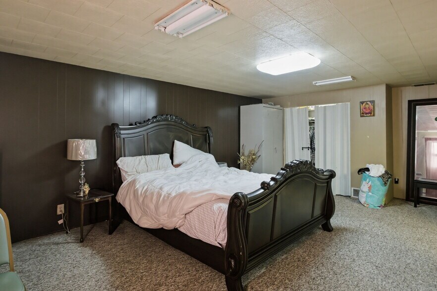 More Photos Of 501 S Breezewood Rd, Breezewood Specialty For Sale