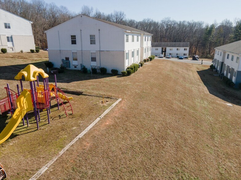 More Photos Of 1351 Avondale Dr, Clarksville Apartments For Sale