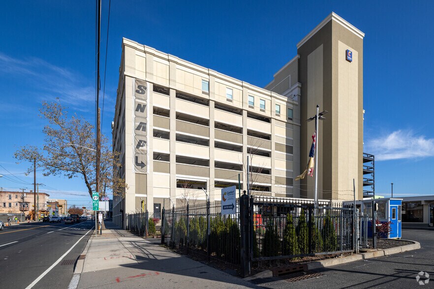 More Photos Of 98 Frelinghuysen Ave, Newark Hotel For Lease