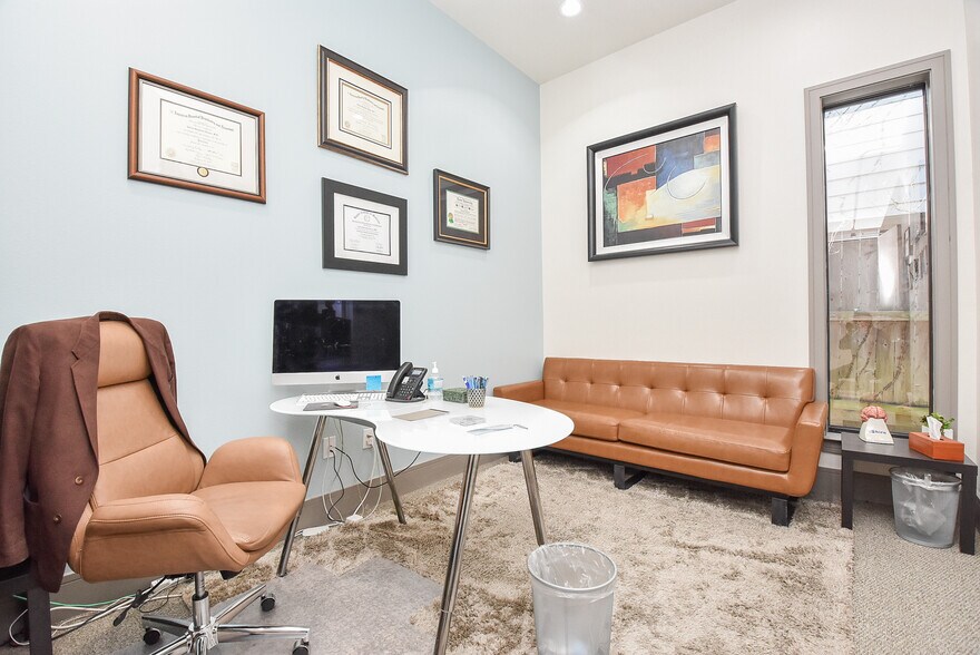 More Photos Of 8703 Meadowcroft Dr, Houston Medical For Lease