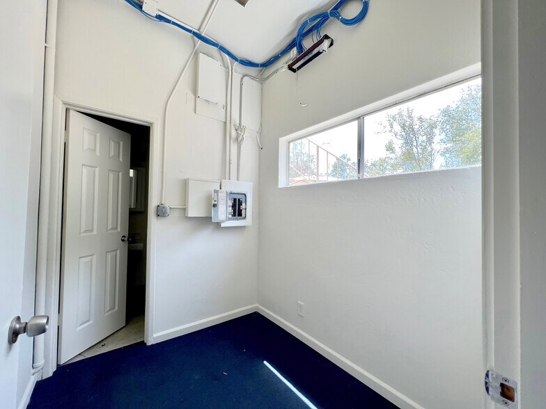 More Photos Of 6549 Pardall Rd, Goleta Storefront Retail Residential For Lease