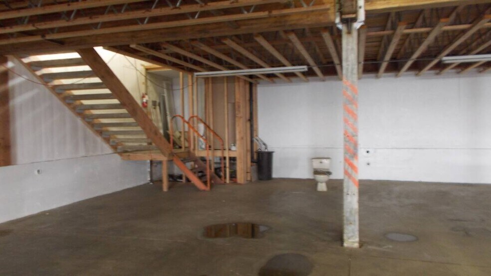 More Photos Of 5015-5025 Colorado Ave S, Seattle Warehouse For Lease