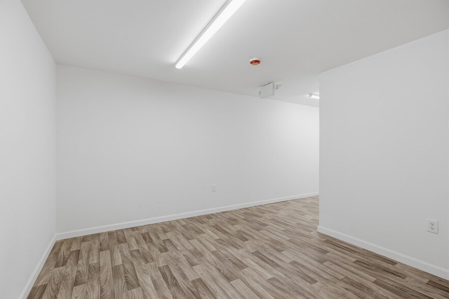 More Photos Of 649 Main St, Waltham Storefront For Sale