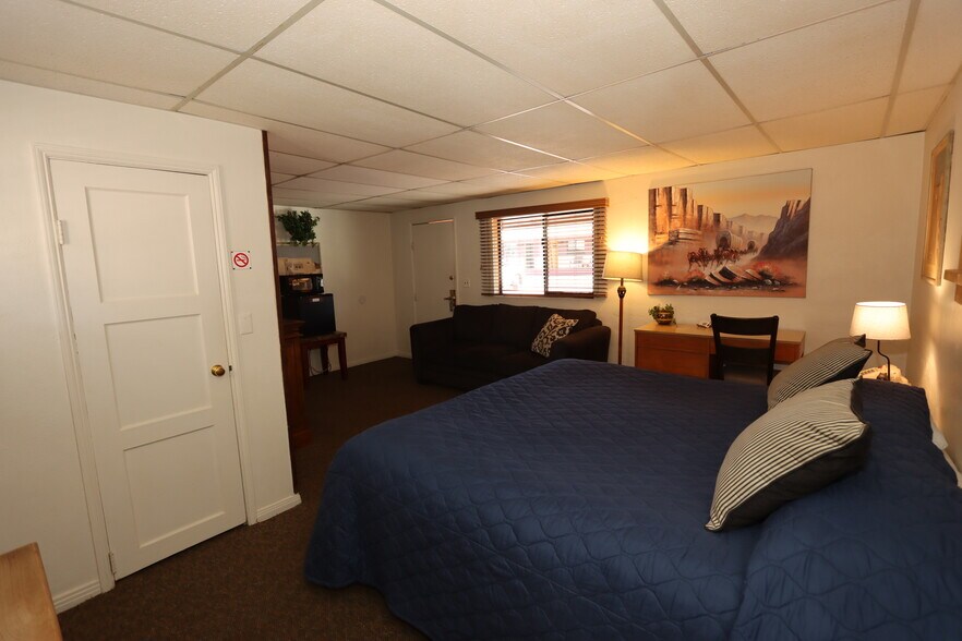More Photos Of 410 Fremont St, Tombstone Hotel For Sale