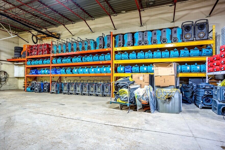 More Photos Of 1146 Aerowood Dr, Mississauga Warehouse For Sale