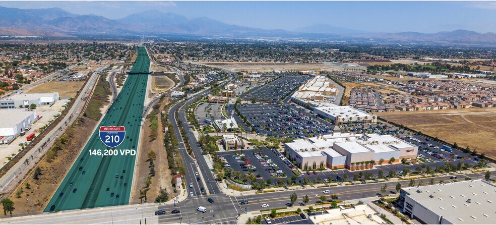 More Photos Of 1145 Renaissance Pky, Rialto Supermarket For Lease