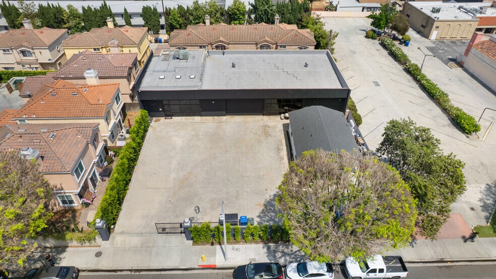 More Photos Of 14128 Paramount Blvd, Paramount Warehouse For Sale
