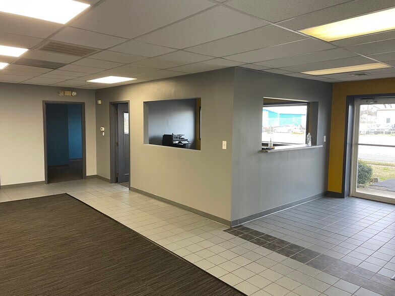 More Photos Of 533 University Blvd, Birmingham Office For Lease