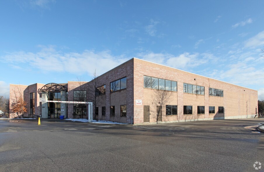 More Photos Of 8811 Keele St, Concord Warehouse For Lease
