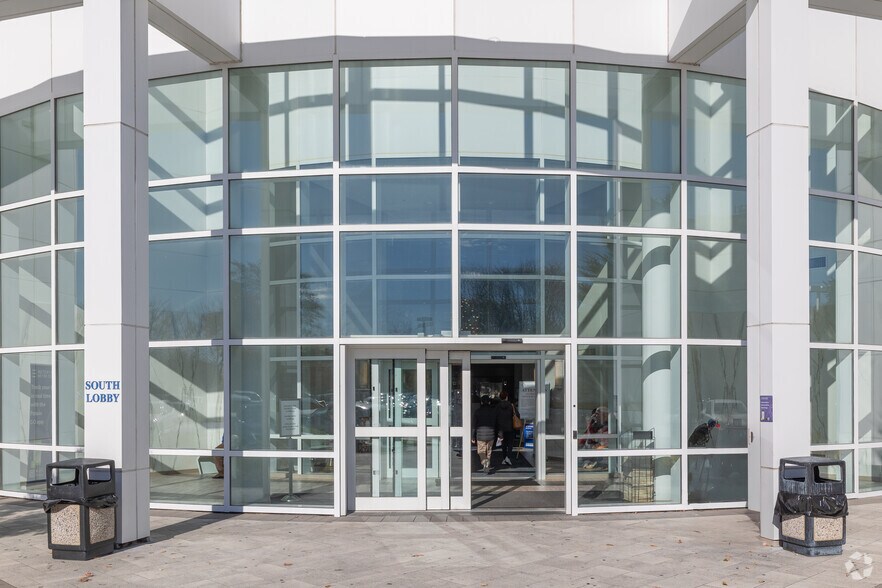 More Photos Of 1200 Waters Pl, Bronx Medical For Lease