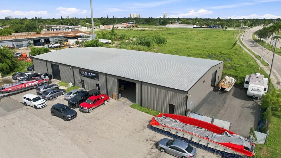 More Photos Of 3535 Dora St, Fort Myers Industrial For Sale