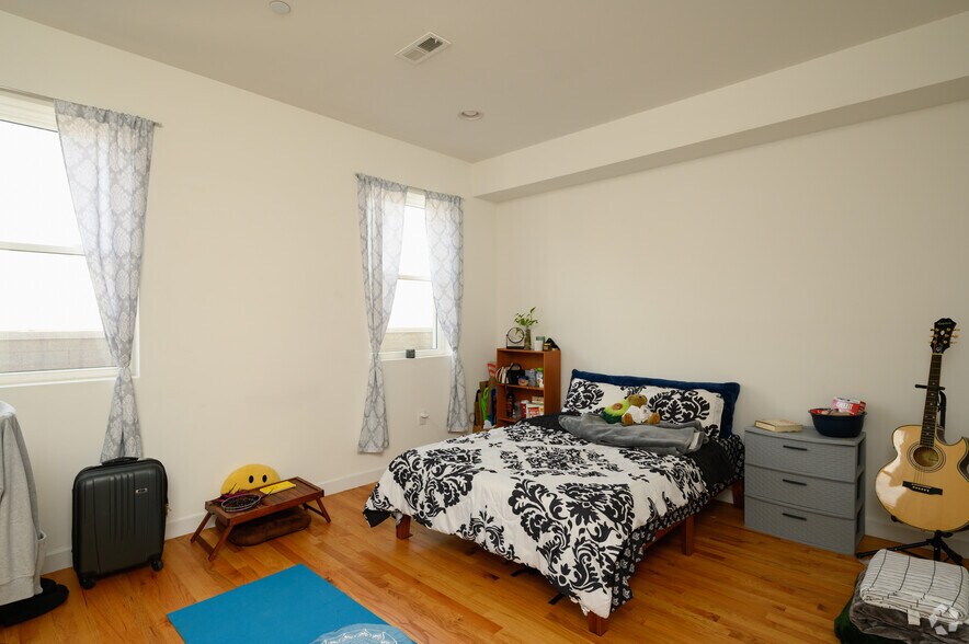 More Photos Of 521 N 34th St, Philadelphia Apartments For Sale
