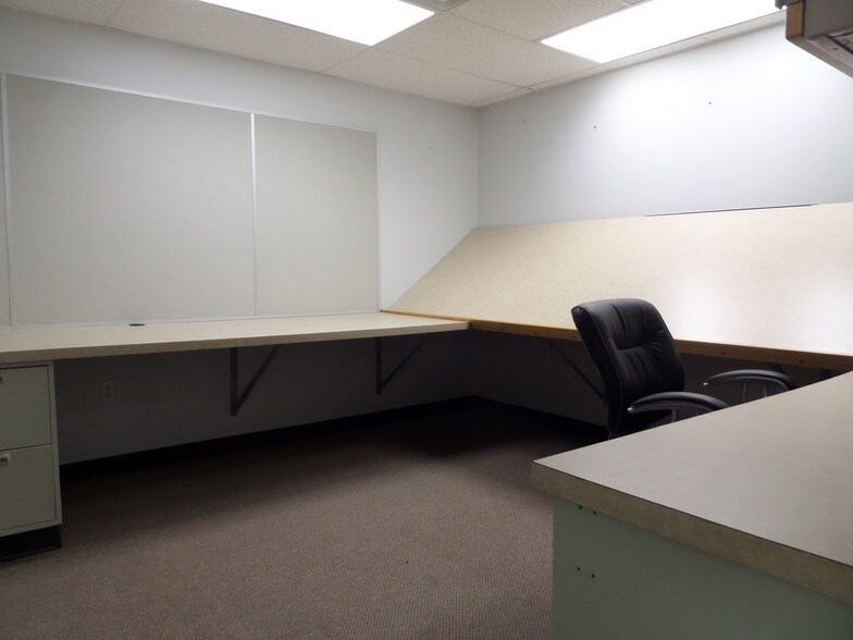 More Photos Of 5646 Mount Pleasant Rd, Bernville Warehouse For Lease