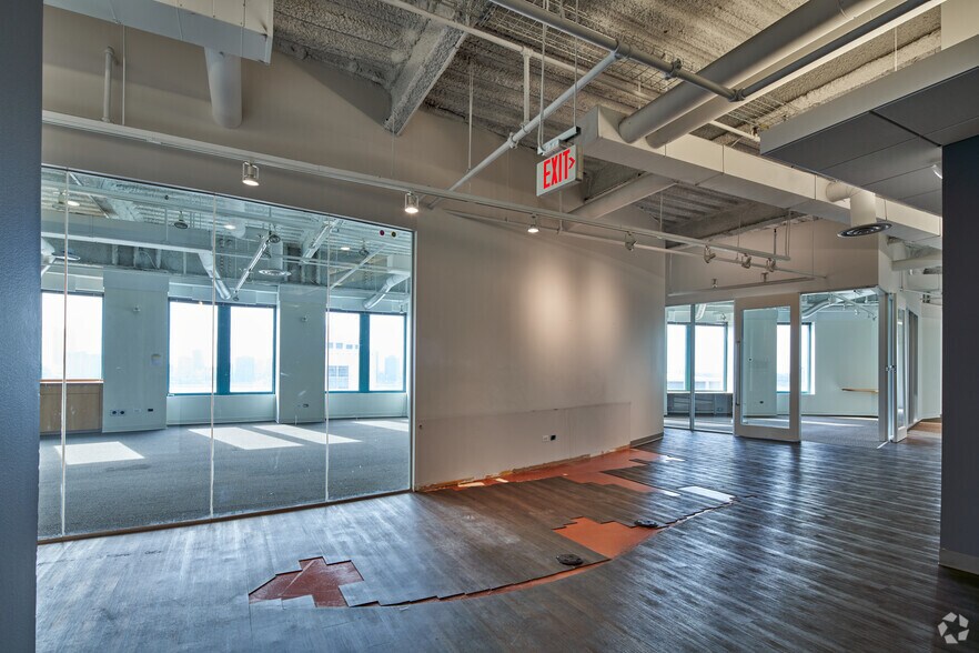 More Photos Of 150 W Jefferson Ave, Detroit Office For Lease