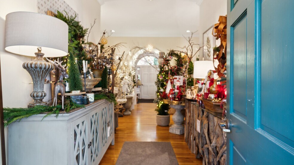 More Photos Of 5309 S Seminole Trl, Madison Storefront For Sale