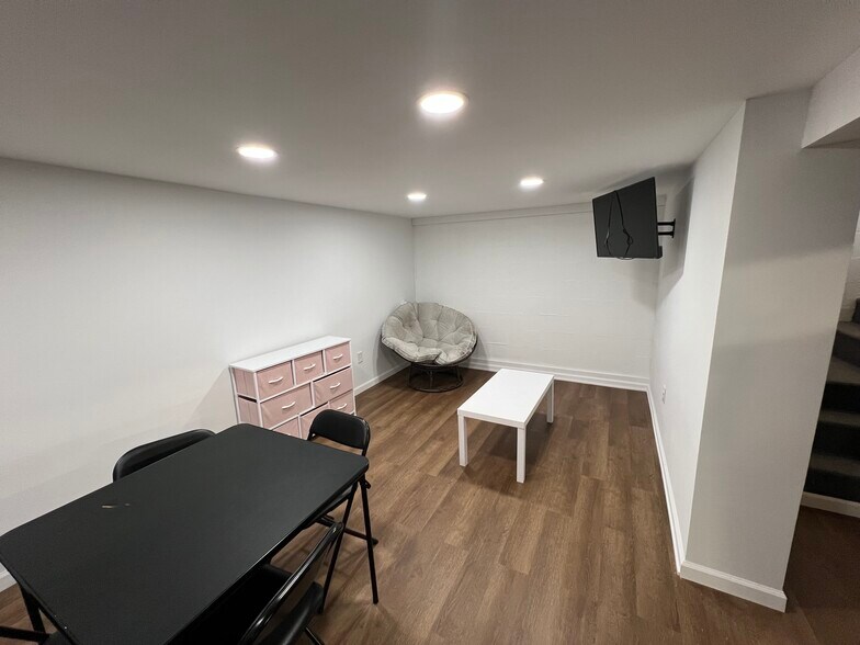 More Photos Of 1522 Oakhurst Dr, Charleston Office For Sale