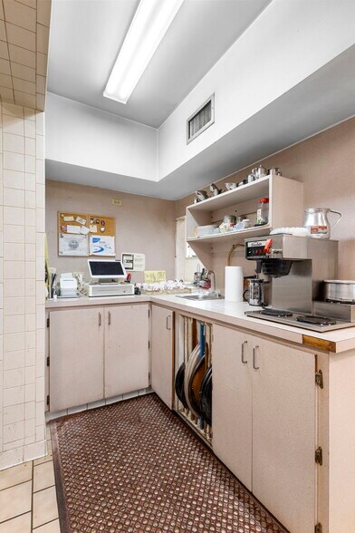 More Photos Of 4630 US Highway 17, De Leon Springs Restaurant For Sale