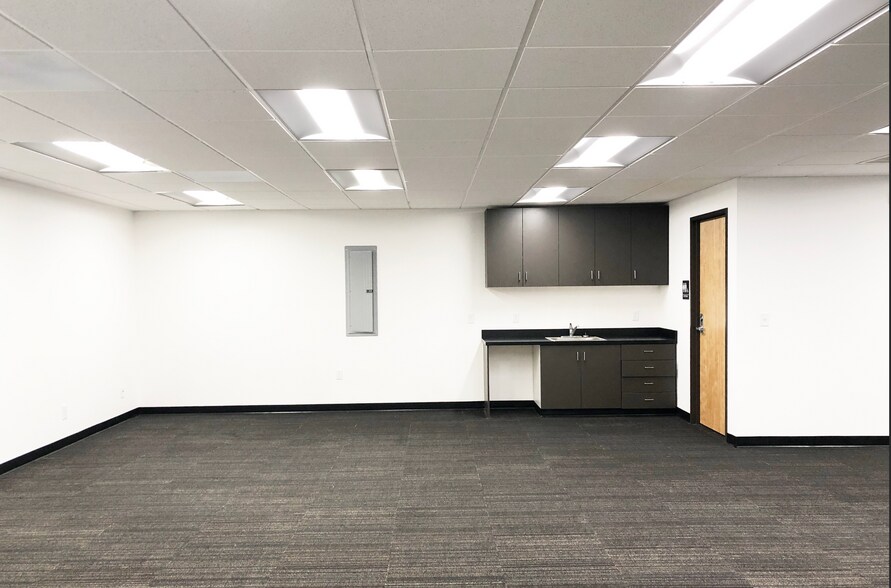 More Photos Of 1328-1332 NW Kearney St, Portland Loft Creative Space For Lease