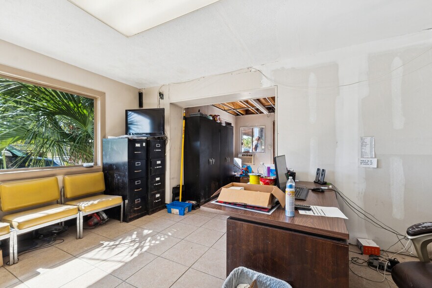 More Photos Of 1304 W 19th St, Panama City Auto Repair For Sale